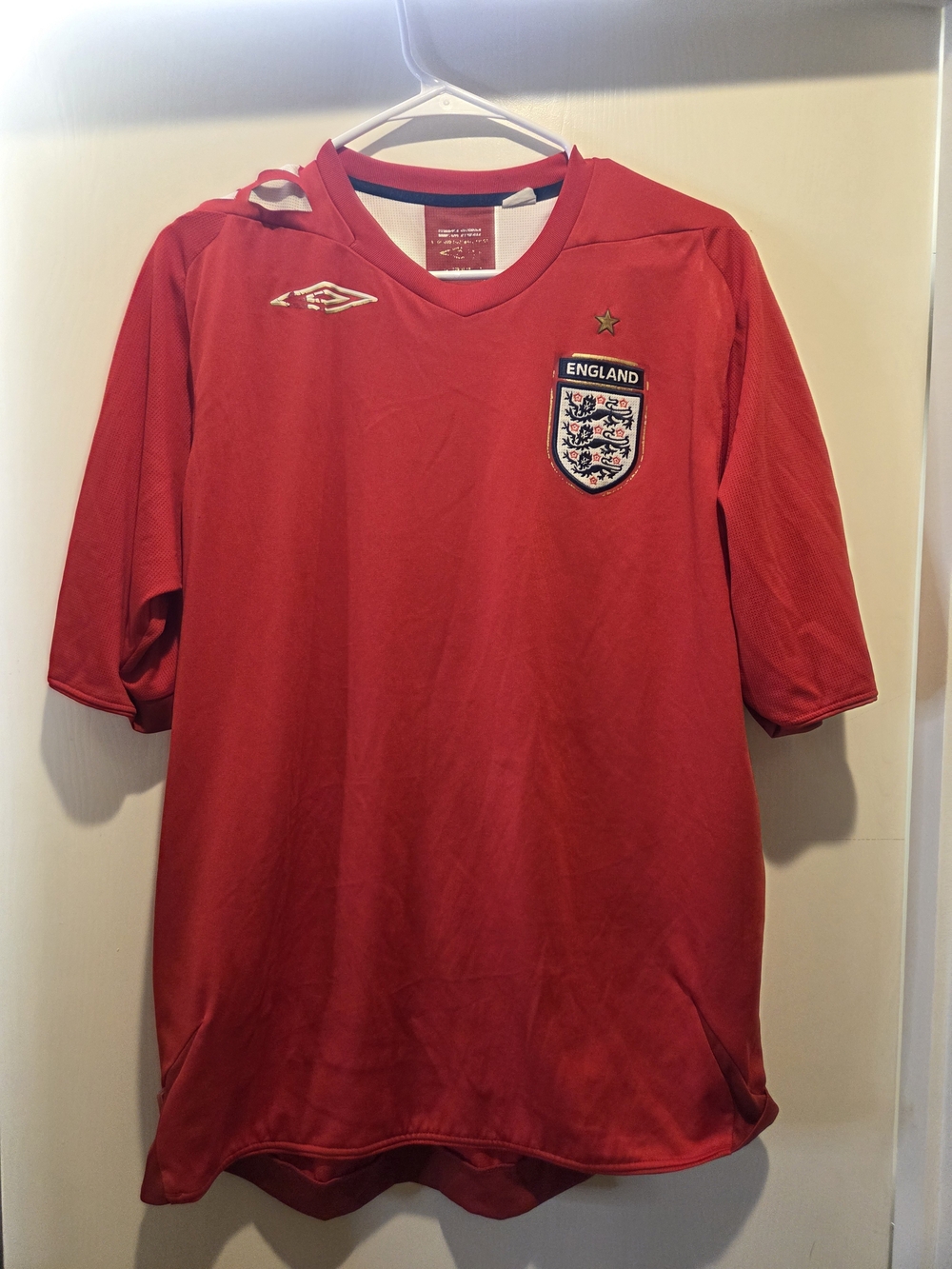 ENGLAND Umbro 2006 Mens Size Large Red Away Football Soccer Shirt Jersey